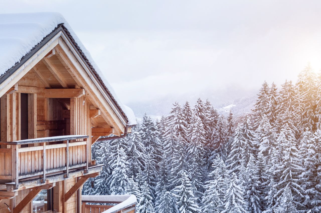 Appartements de luxe, villas de prestige, demeures de maîtres, chalets d’exception, hôtels particuliers… La collection FGP Swiss & Alps inspire et invite au rêve. 
Prestations haut de gamme et emplacements exclusifs comme pièces angulaires. Les localités les plus renommées de Suisse figurent dans notre collection : Zürich, Genève, Montreux, Lugano, Saint-Moritz, Verbier, Gstaad, Grimentz, Courchevel… et tant d’autres encore.