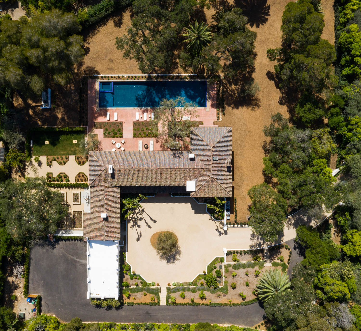 A Restoration Brings Renewed Life To A 1929 Estate Near Santa Barbara