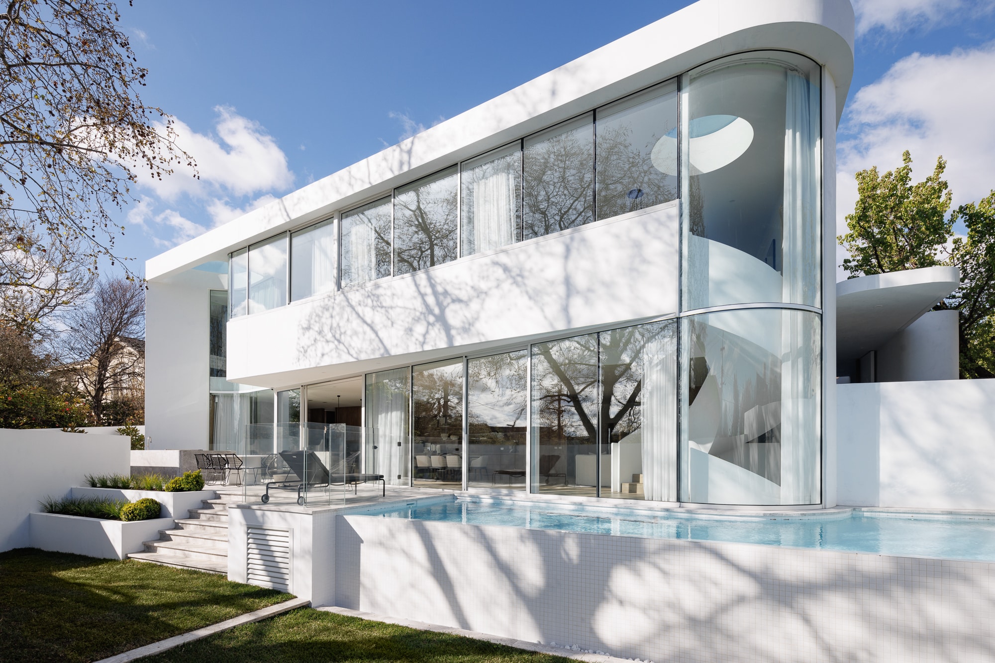 Art And Architecture Unite At A Chic Contemporary Home In Melbourne