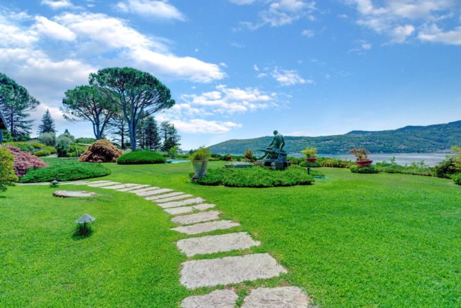 Photo 15 of the property 5077003 - luxusvilla mit pool und park in laveno mit blick auf den lago maggiore