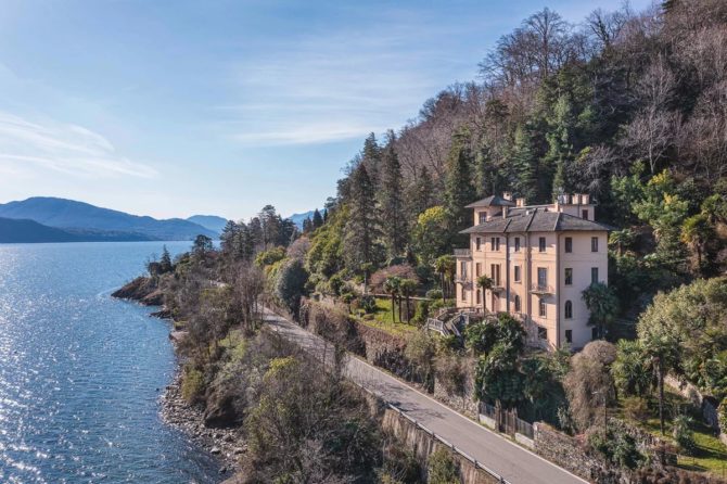 Photo 1 of the property 6849150 - historische villa gegenüber dem lago maggiore mit strand und pier zum verkauf