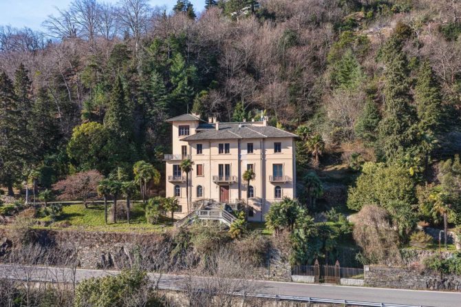 Photo 45 of the property 6849150 - historische villa gegenüber dem lago maggiore mit strand und pier zum verkauf