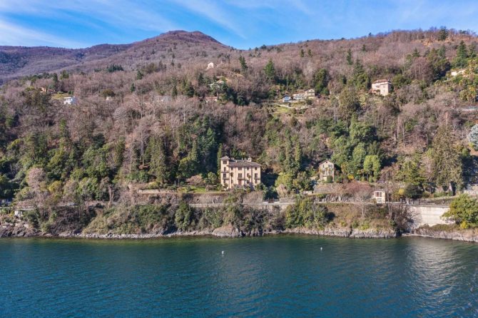 Photo 49 of the property 6849150 - historische villa gegenüber dem lago maggiore mit strand und pier zum verkauf