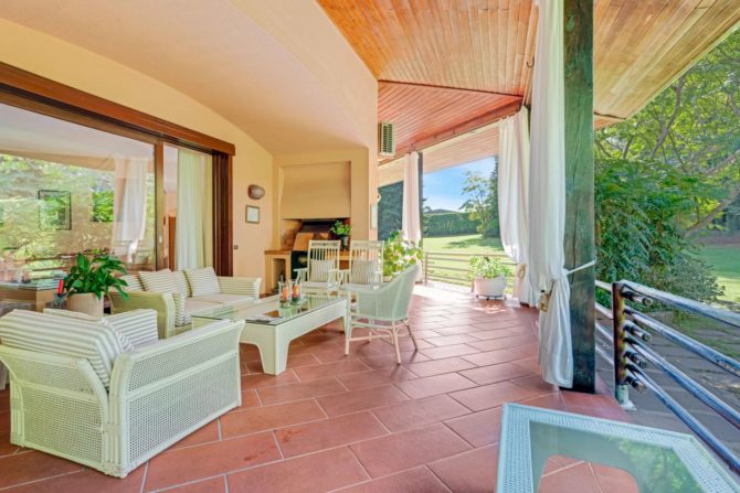 Photo 11 of the property 7399808 - elegant villa with swimming pool, surrounded by 12,000 m² of parkland.