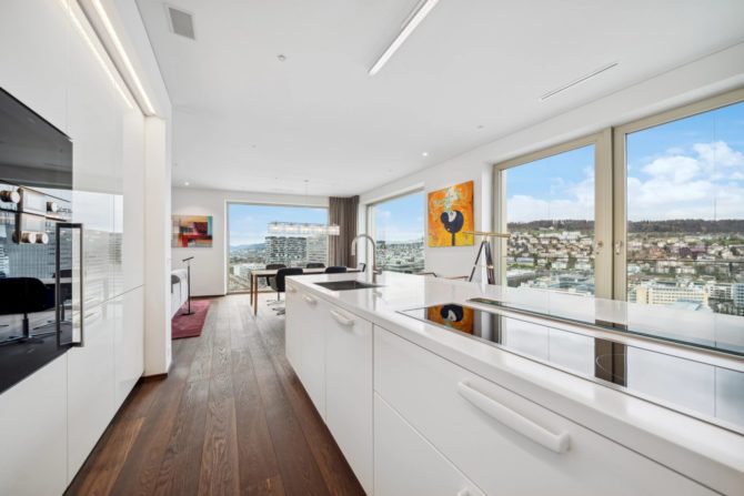 Photo 3 of the property 83702508 - high above the city: luxury living with concierge service