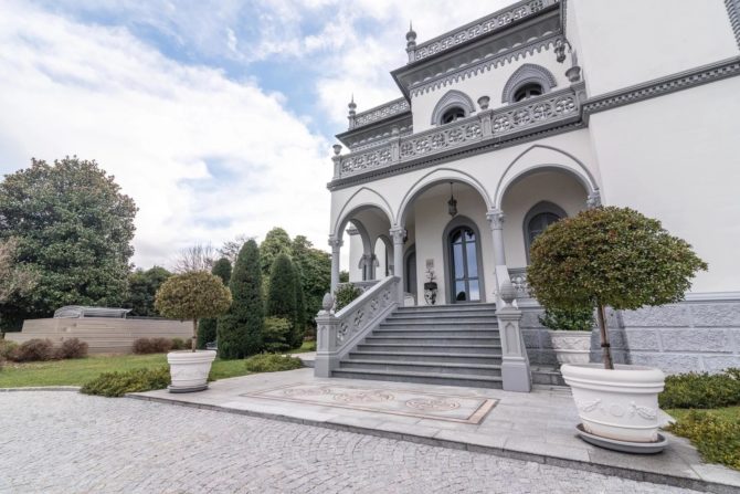 Photo 11 of the property 2495196 - prestigious period villa with annex and renovated gatehouse for sale in lesa on lake maggiore