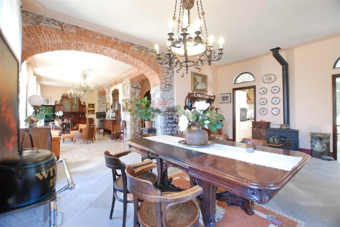 Photo 8 of the property 2495450 - historic villa with guest rooms and large plot for sale in verbania
