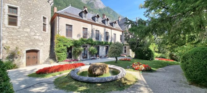 Photo 2 of the property 5884768 - savoie – exceptional 600 m² manor house for renovation