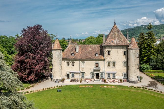 Photo 1 de l'annonce 6356120 - haute-savoie – exceptionnel chateau à 10 min de la frontière suisse
