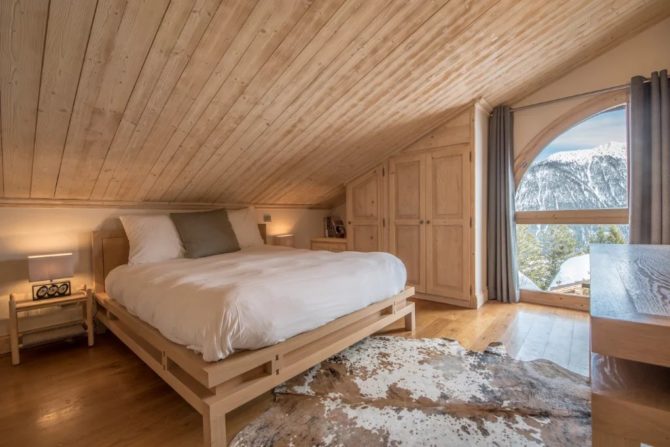 Photo 5 of the property 6895535 - renovated family chalet in the center of courchevel – 5 en-suite bedrooms