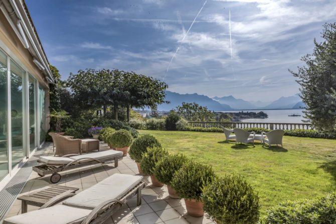 Photo 1 of the property 84016099 - magnificent house in corseaux, canton of vaud, with panoramic lake and mountain views