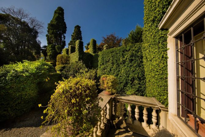Photo 8 of the property 2187731 - in verbania lago maggiore prestigeträchtige stilvilla mit jahrhundertealtem park und pool
