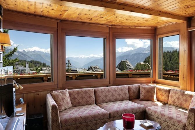 Photo 5 of the property 85152080 - prächtiges chalet mit blick auf crans-montana