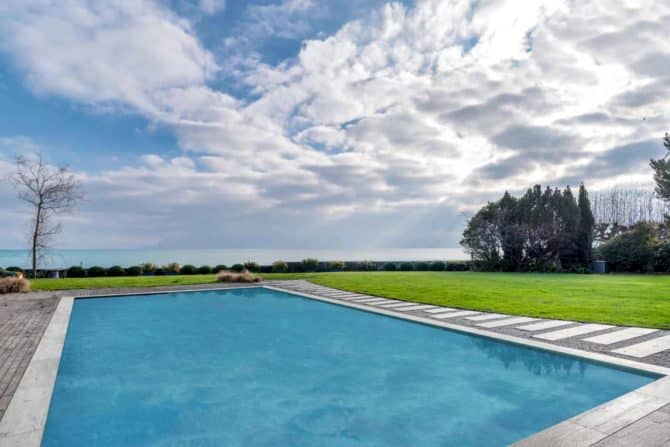 Photo 12 de l'annonce 83301958 - villa contemporaine pieds dans l’eau avec piscine