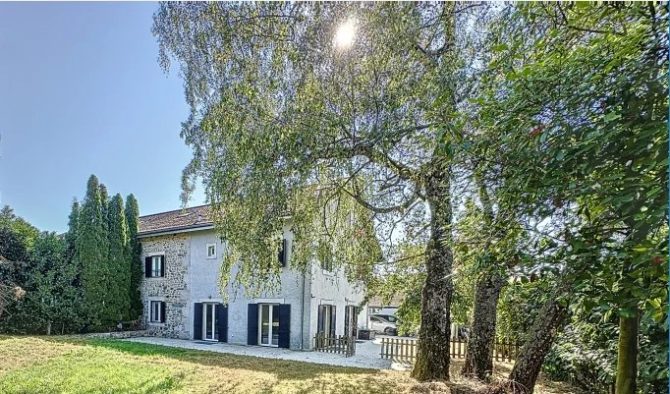 Photo 1 of the property 85141257 - 7-room semi-detached villa with character - chavannes des bois