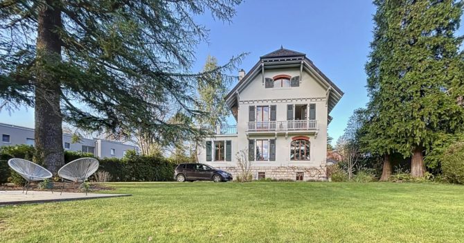 Photo 1 of the property 85367428 - charming 9-room house with beautiful garden in versoix