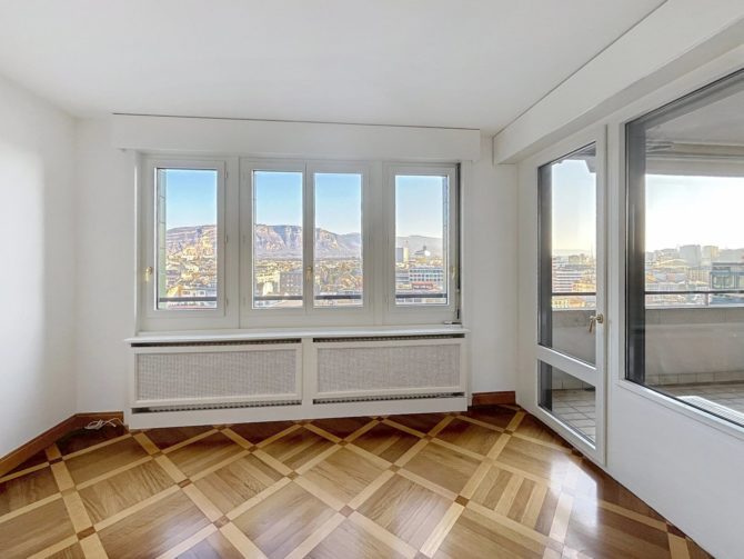 Photo 2 of the property 85734265 - genève center - apartment with view of the harbour, cathedral and water fountain