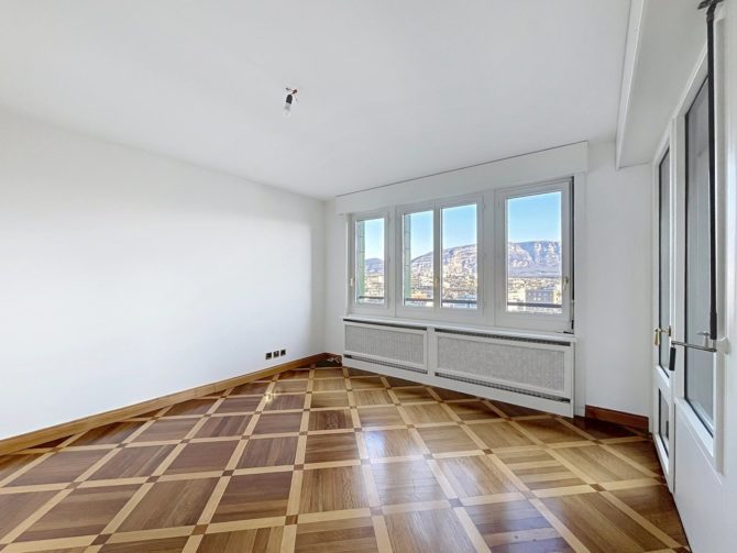 Photo 3 of the property 85734265 - genève center - apartment with view of the harbour, cathedral and water fountain