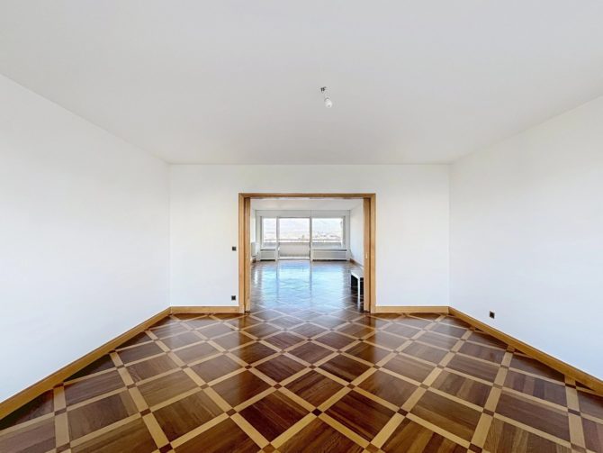 Photo 4 of the property 85734265 - genève center - apartment with view of the harbour, cathedral and water fountain