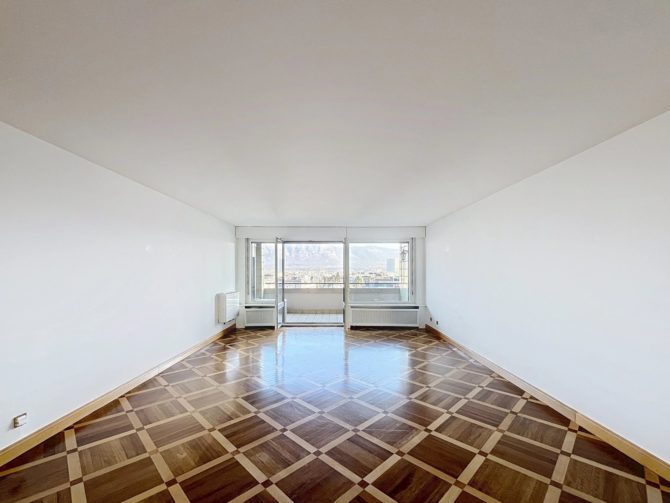 Photo 5 of the property 85734265 - genève center - apartment with view of the harbour, cathedral and water fountain
