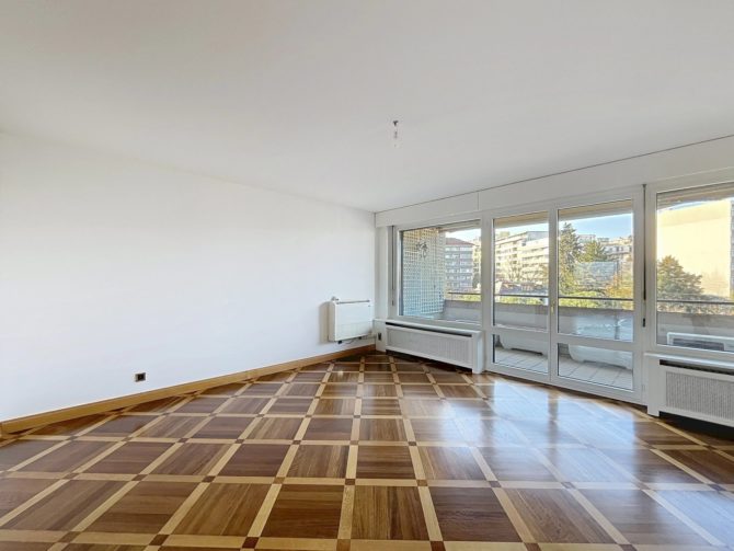 Photo 6 of the property 85734265 - genève center - apartment with view of the harbour, cathedral and water fountain
