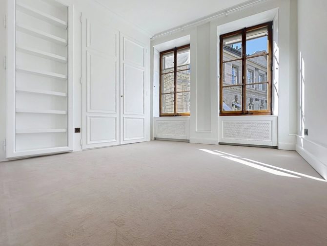 Photo 7 of the property 85823355 - old town - superb bright 6-room apartment