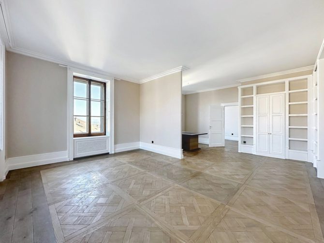 Photo 9 of the property 85823355 - old town - superb bright 6-room apartment
