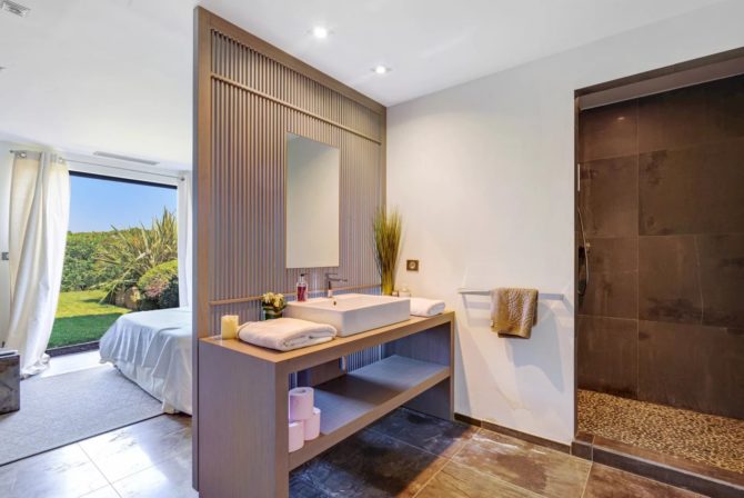 Photo 18 of the property 1740442 - contemporary villa sea view
