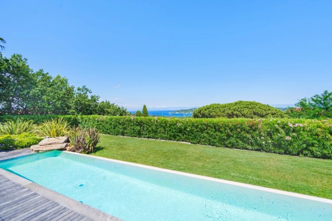 Photo 3 of the property 1740442 - contemporary villa sea view