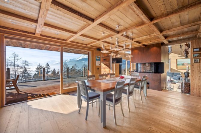 Photo 3 of the property 84943729 - majestätisches familienchalet in crans-montana