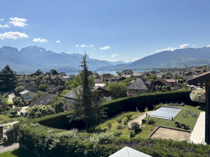 Photo 1 of the property 85942276 - prestige kontemporÄre property - 300m² - 6 zimmer - swimmingpool, terrasse & perfekte aussicht auf see & berge