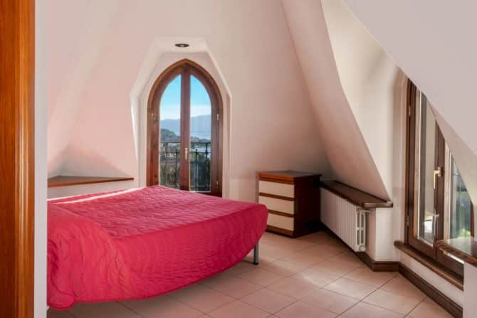 Photo 18 of the property 2494603 - historische villa mit nebengebäude, park und pool zum verkauf in luino am lago maggiore