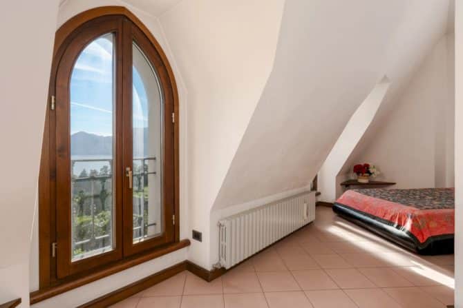 Photo 19 of the property 2494603 - historische villa mit nebengebäude, park und pool zum verkauf in luino am lago maggiore