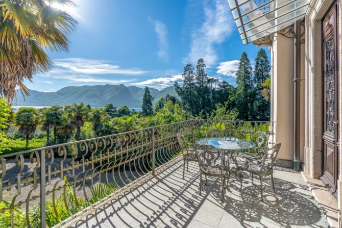 Photo 22 of the property 2494603 - historische villa mit nebengebäude, park und pool zum verkauf in luino am lago maggiore