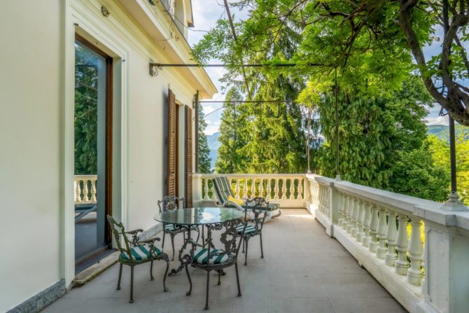 Photo 25 of the property 2494603 - historische villa mit nebengebäude, park und pool zum verkauf in luino am lago maggiore