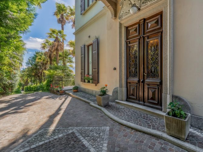 Photo 28 of the property 2494603 - historische villa mit nebengebäude, park und pool zum verkauf in luino am lago maggiore