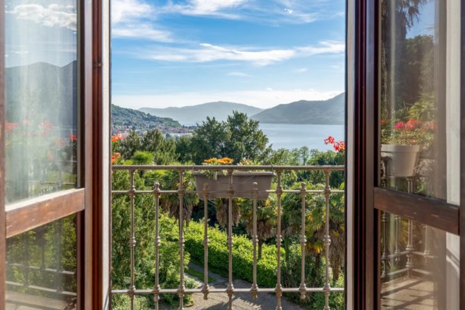 Photo 29 of the property 2494603 - historische villa mit nebengebäude, park und pool zum verkauf in luino am lago maggiore