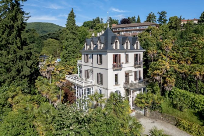 Photo 33 of the property 2494603 - historische villa mit nebengebäude, park und pool zum verkauf in luino am lago maggiore
