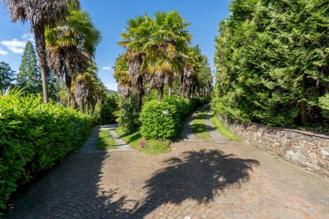 Photo 35 of the property 2494603 - historische villa mit nebengebäude, park und pool zum verkauf in luino am lago maggiore