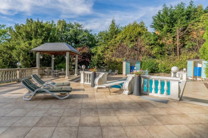 Photo 4 of the property 2494603 - historische villa mit nebengebäude, park und pool zum verkauf in luino am lago maggiore
